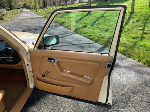 1981 Mercedes-Benz W123 230E Manual à vendre (picture 25 of 37)