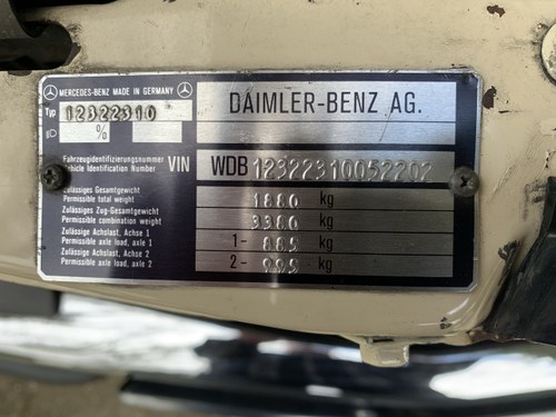 1981 Mercedes-Benz W123 230E Manual à vendre (picture 32 of 37)