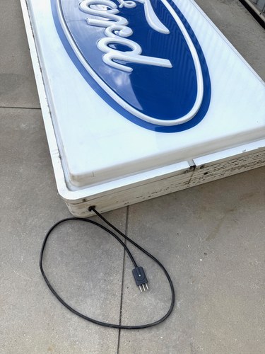 Collection of Three Ford Dealership Signs In vendita (immagine 20 di 95)