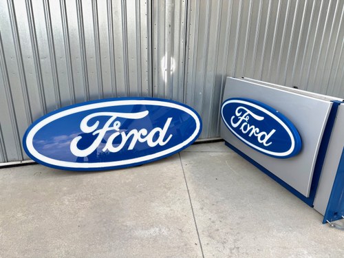 Collection of Three Ford Dealership Signs In vendita (immagine 21 di 95)