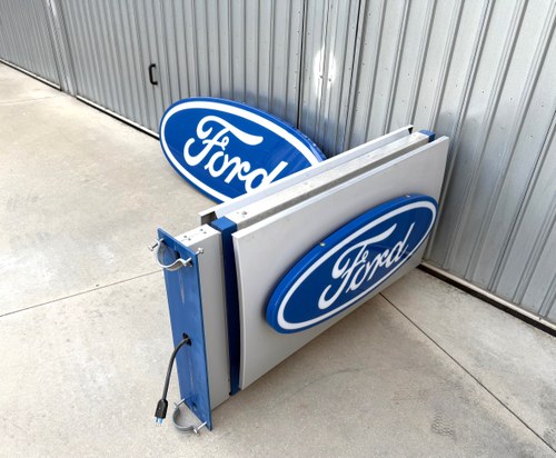 Collection of Three Ford Dealership Signs In vendita (immagine 25 di 95)