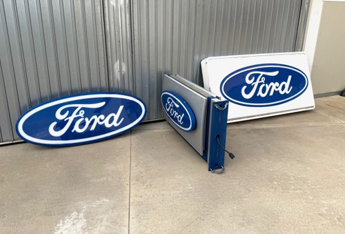Collection of Three Ford Dealership Signs In vendita (immagine 34 di 95)