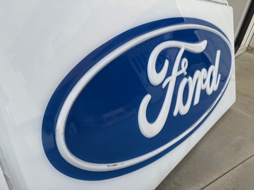 Collection of Three Ford Dealership Signs In vendita (immagine 39 di 95)