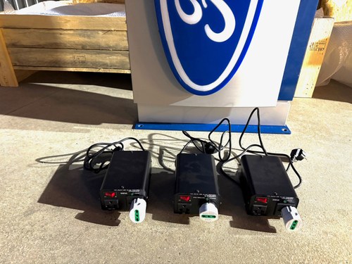 Collection of Three Ford Dealership Signs In vendita (immagine 93 di 95)