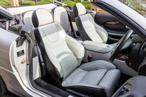 2004 Aston Martin DB7 Vantage Volante Sub 8k miles! zum Verkauf (Bild 48 von 159)