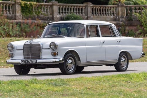 1967 Mercedes-Benz W110 Series 2 200 ‘Fintail’ till salu (bild 1 av 138)