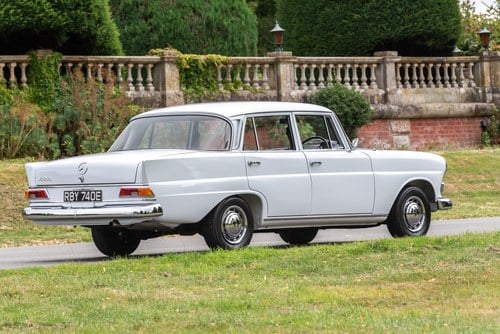 1967 Mercedes-Benz W110 Series 2 200 ‘Fintail’ till salu (bild 8 av 138)