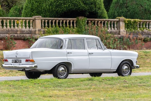 1967 Mercedes-Benz W110 Series 2 200 ‘Fintail’ till salu (bild 9 av 138)