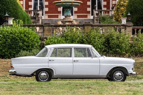 1967 Mercedes-Benz W110 Series 2 200 ‘Fintail’ till salu (bild 13 av 138)