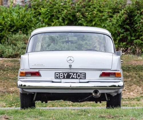 1967 Mercedes-Benz W110 Series 2 200 ‘Fintail’ till salu (bild 17 av 138)