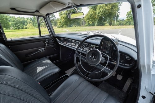 1967 Mercedes-Benz W110 Series 2 200 ‘Fintail’ till salu (bild 18 av 138)
