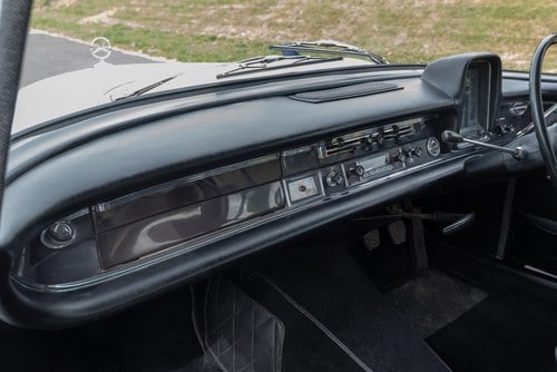 1967 Mercedes-Benz W110 Series 2 200 ‘Fintail’ till salu (bild 24 av 138)