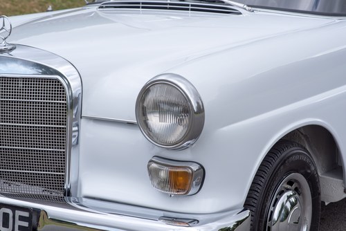 1967 Mercedes-Benz W110 Series 2 200 ‘Fintail’ till salu (bild 78 av 138)