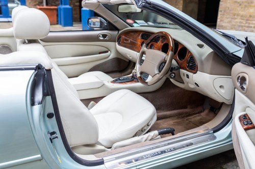 2002 Jaguar XKR Convertible (X100) In vendita (immagine 30 di 213)