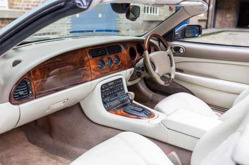 2002 Jaguar XKR Convertible (X100) In vendita (immagine 44 di 213)