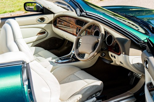 2004 Jaguar X100 4.2 XKR Convertible For Sale (picture 17 of 102)