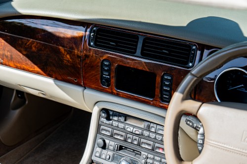 2004 Jaguar X100 4.2 XKR Convertible For Sale (picture 26 of 102)