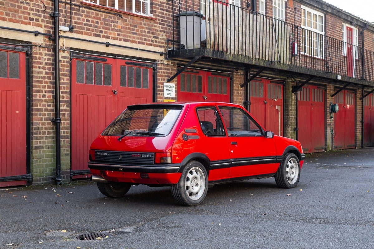1988 Peugeot 205 GTI 1.9 in Witney, Royaume-Uni - A vendre | Car & Classic 1988 Peugeot 205 GTI 1.9 in Witney, Royaume-Uni - A vendre | Car & Classic