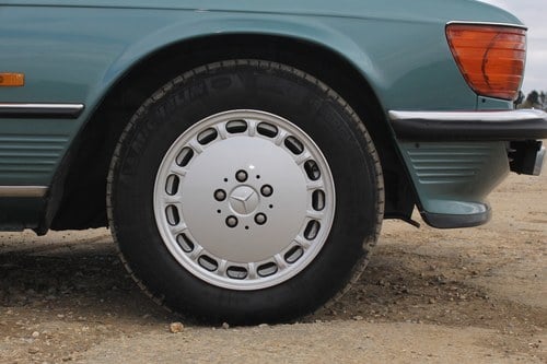 1986 Mercedes-Benz 500SL R107 In vendita (immagine 30 di 111)