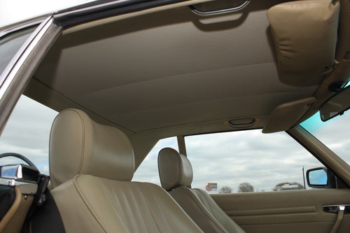 1986 Mercedes-Benz 500SL R107 In vendita (immagine 35 di 111)