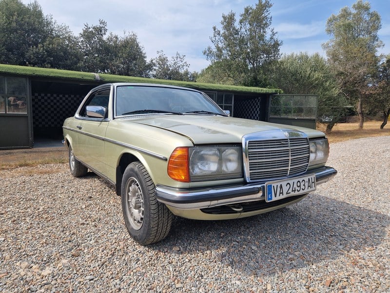Rapid Classics: Eine Suche. Alle Oldtimer. 15 » Rapid Classics: Eine Suche. Alle Oldtimer. 1979 Mercedes-Benz 230 Coupé C123