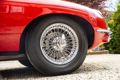 1969 Jaguar E-Type Series 2 FHC RHD In vendita (immagine 25 di 98)