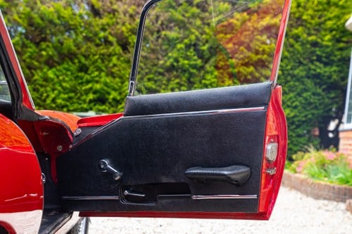 1969 Jaguar E-Type Series 2 FHC RHD In vendita (immagine 26 di 98)