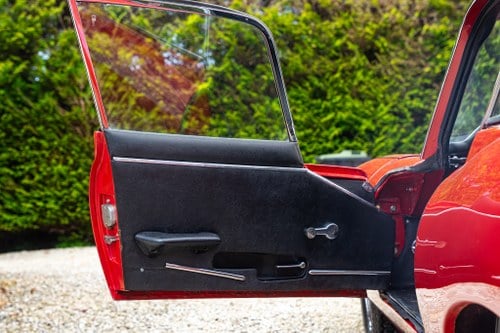 1969 Jaguar E-Type Series 2 FHC RHD In vendita (immagine 27 di 98)