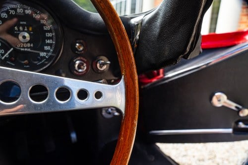 1969 Jaguar E-Type Series 2 FHC RHD In vendita (immagine 49 di 98)