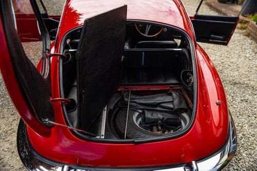 1969 Jaguar E-Type Series 2 FHC RHD In vendita (immagine 56 di 98)