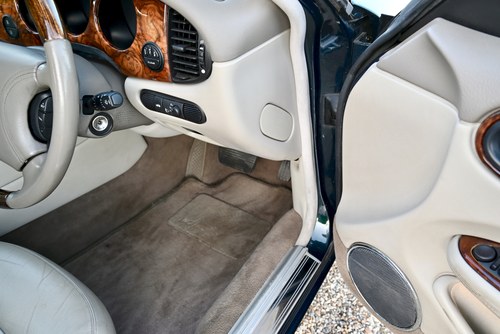 1999 Jaguar Sovereign XJ 4.0 V8 SWB (X308) In vendita (immagine 43 di 118)