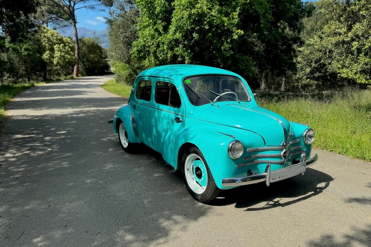 1956 Renault 4CV Bleu Manuel, 3 vitesses Conduite à gauche in Troyes 1956 Renault 4CV Bleu Manuel, 3 vitesses Conduite à gauche in Troyes