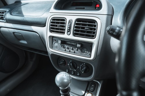 2002 Renault Clio Sport V6 Phase 1 In vendita (immagine 31 di 73)