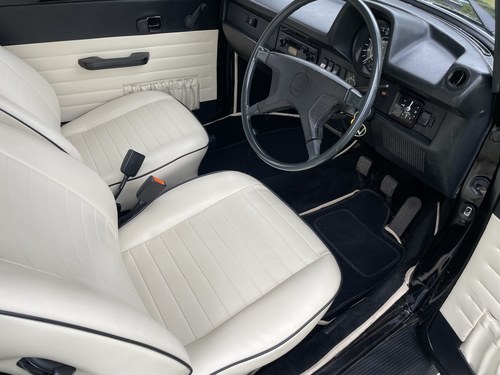1977 Volkswagen Beetle 1303S Karmann Cabriolet In vendita (immagine 45 di 140)