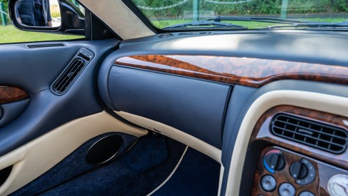 2002 Aston Martin DB7 V12 Vantage Volante Jubilee 1 of 10 zum Verkauf (Bild 36 von 211)