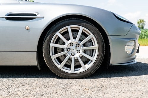 2005 Aston Martin Vanquish S zum Verkauf (Bild 17 von 76)