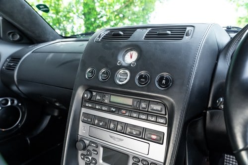 2005 Aston Martin Vanquish S zum Verkauf (Bild 21 von 76)