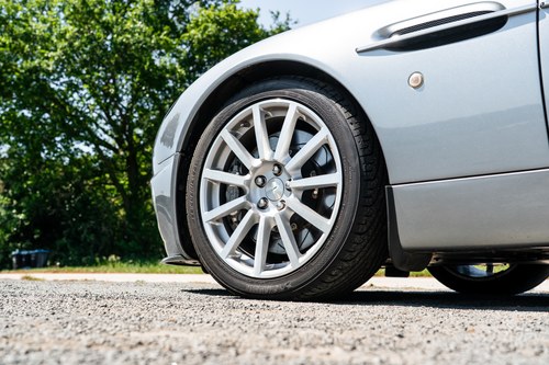 2005 Aston Martin Vanquish S zum Verkauf (Bild 38 von 76)