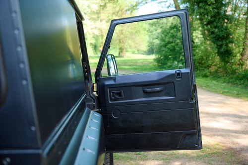 2013 Land Rover Defender 90 Chelsea Truck Company Wide Body with Kahn Upgrades In vendita (immagine 69 di 157)