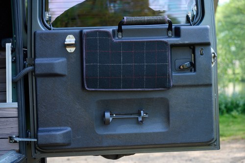 2013 Land Rover Defender 90 Chelsea Truck Company Wide Body with Kahn Upgrades In vendita (immagine 72 di 157)