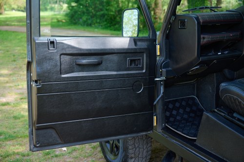 2013 Land Rover Defender 90 Chelsea Truck Company Wide Body with Kahn Upgrades In vendita (immagine 42 di 157)