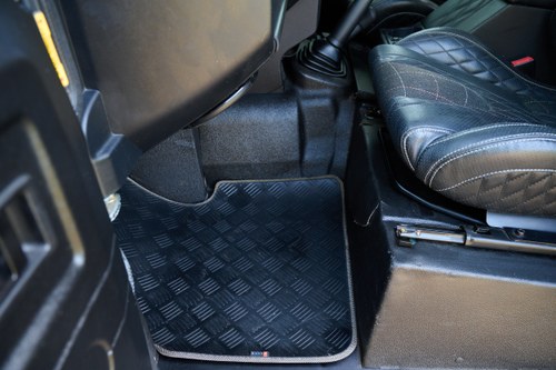 2013 Land Rover Defender 90 Chelsea Truck Company Wide Body with Kahn Upgrades In vendita (immagine 23 di 157)