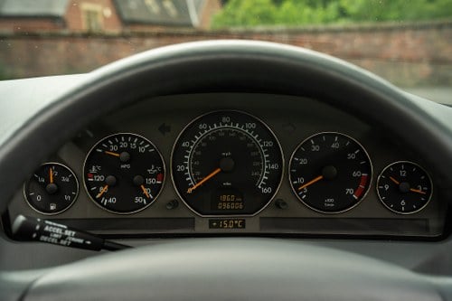 1999 Mercedes-Benz SL500 (R129) à venda (imagem 34 de 200)