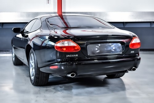 1999 Jaguar XK8 Coupé In vendita (immagine 23 di 115)