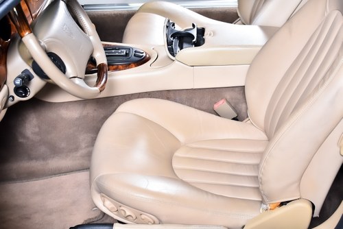 1999 Jaguar XK8 Coupé In vendita (immagine 38 di 115)