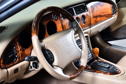 1999 Jaguar XK8 Coupé In vendita (immagine 39 di 115)