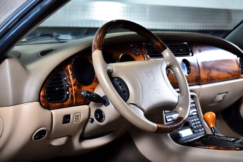 1999 Jaguar XK8 Coupé In vendita (immagine 43 di 115)