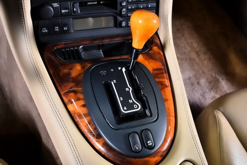 1999 Jaguar XK8 Coupé In vendita (immagine 45 di 115)