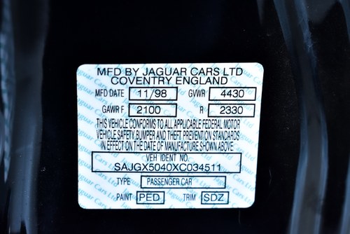 1999 Jaguar XK8 Coupé In vendita (immagine 61 di 115)