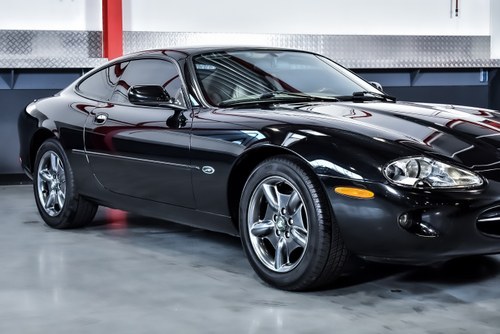 1999 Jaguar XK8 Coupé In vendita (immagine 73 di 115)